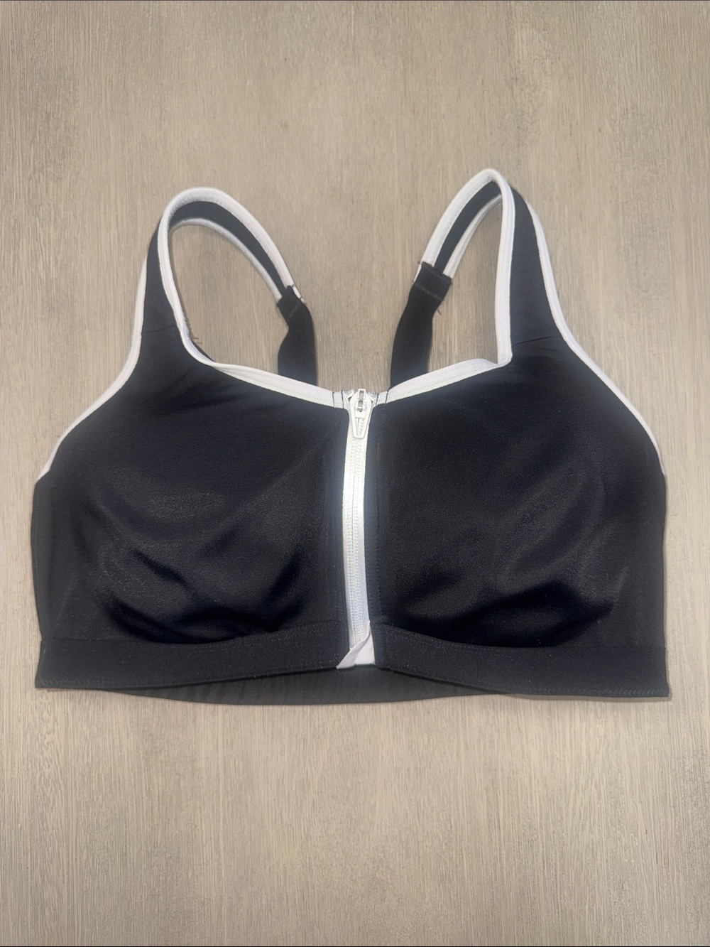 Victoria's Secret Knockout Black & White Front-Zip High-Impact Sports - Bra 34DD